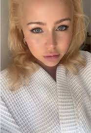 Taylor Lofgren's Instagram, Twitter & Facebook