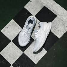 The shoe, while nearly identical to. Snipes Usa On Twitter T R I P L E W H I T E Nike Epic React Flyknit Triple White Available Online And In Stores Thurs 6 27 Triple White Epic React Https T Co F7axeashv1 Https T Co Kx92kz5lkv