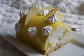 La Buche Revisitee Facon Tarte Au Citron Meringuee Le Resultat Est Bluffant Et La Preparation Tres S Repas De Noel Au Thermomix Tarte Au Citron Dessert Noel