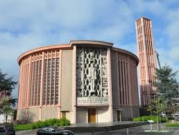 L Eglise Saint Pierre D ÿvetot Est Une Rotonde Construite De 1951 A 1956 Eglise Saint Pierre Architecture Sacree Eglise
