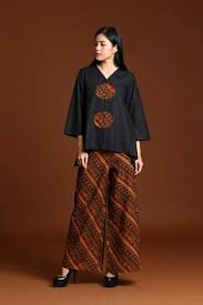 Saat menghadiri acara formal, memilih outfit tentu hal yang membingungkan bagi wanita. 100 Fesyen Traditional International Clothing Ideas International Clothing Traditional Outfits Traditional Dresses