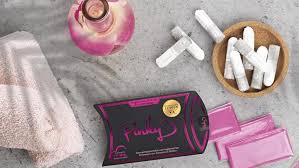 It comes in a little box. Nach Hohle Der Lowen Social Media Shitstorm Wegen Pinky Gloves Panorama Nordbayern De