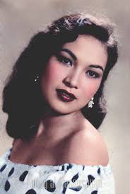 1954 : Si Ninoy nakakikipag-negotiate kay Luis Taruc ( lider ng Huk ) para  sa kanyang pagsuko.