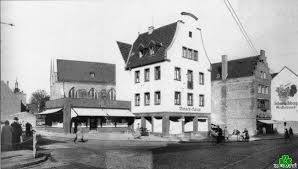 The wine label is based off of burg kreuzenstein in austria, located approximately 5 kilometers from the bauer. Ist Dir Das Bauer Haus Von Kleve Ein Begriff Kle Blatt Blog