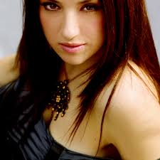 Stream Gabriela Anders