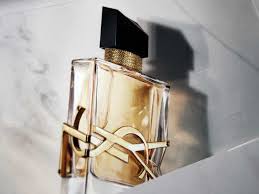 The fragrance of freedom by yves saint laurent ysl, at the forefront of luxury beauty for over 50 years, unveils its new fragrance: Yves Saint Laurent Libre Edp Fur Frauen Der Duft Von Freiheit