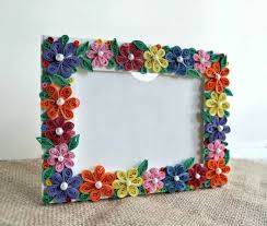 Bilderrahmen Selber Basteln Eckiger Rahmen Mit Bunten Blumen Aus Papier Verzieren Bilderrahmen Selber Basteln Bilderrahmen Selber Machen Bilderrahmen Basteln