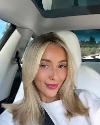 Claire Tarkoff's Instagram, Twitter & Facebook