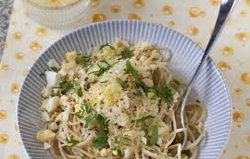 Spaghetti Aux Oeufs Durs Et Au Gruyere Recette En 2020 Recettes De Cuisine Spaghetti Recette Pate Au Beurre