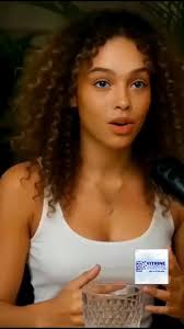 Um Homem Trabalhador (2025) Jason Statham, Jennifer Lopez Em Um Homem  Trabalhador, Jason Statham estrelou como Jack Brody, um trabalhador de  fábrica com um passado escondido e violento. A vida de Jack