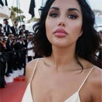 Angela Scully's Instagram, Twitter & Facebook