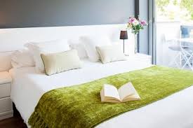 Kamar mandi model ini memang cocok untuk rumah apartemen atau rumah mewah dengan lantai lebih dari dua. Tiga Warna Cat Yang Harus Dihindari Di Kamar Tidur Halaman All Kompas Com