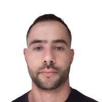 10 perfiles de «Renzo Gutiérrez»