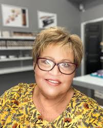 Wearing Spiced Cider lip color and the fall palette for eyes and cheeks. I  kinda like this fall look! Stop by and see me today until 6 pm!