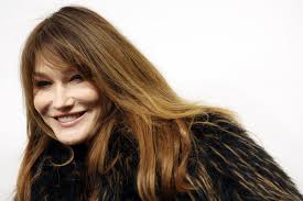 Carla Bruni contro sua sorella Valeria: «L'alcool è la mia fragilità.  Perché esporla così?»