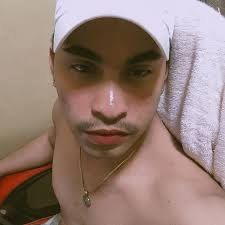 Wag kayo basta basta naniniwala sa kumakalat na balita, na patay na yung  lalaking nag viral na sinakakl. Ayan siya buhay na buhay haha. And also,  last year pa ho nangyari yung