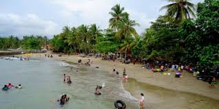 Pun demikian dengan yang terlihat di pantai bakung. Pantai Karang Bolong Serang Daya Tarik Aktivitas Liburan Lokasi Harga Tiket Pesisir