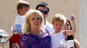 Photogallery of britney spears updates weekly. Britney Spears Ihre Kinder Halten Sie Schlank Tikonline De