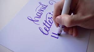 Beim handlettering werden die buchstaben nicht geschrieben, sondern gezeichnet. Schriftzug Handlettering Lernen Mit Einem Crayola Marker Broad Youtube