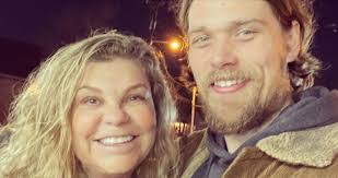 Julie Youngberg's Instagram, Twitter & Facebook