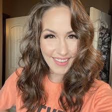 Danielle Tompkins's Instagram, Twitter & Facebook