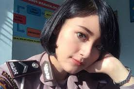 Bagi lelaki mode pertama yang diperhatikan adalah model potongan rambutnya. Dibalik Polwan Berparas Cantik Ternyata Cara Dandannya Seperti Ini Biar Enggak Kena Sanksi Semua Halaman Motorplus Online Com