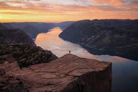 So erklimmt ihr norwegens berühmtes felsplateau. Preikestolen Wanderung Erklimmt Norwegens Beruhmtes Felsplateau