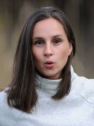 LINDA HOLLY SCHAUSPIELERIN & SPRECHERIN