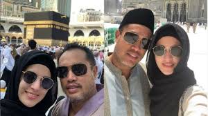 Aburizal bakrie (born 15 november 1946) is an indonesian politician, and widely recognised as successful businessmen in indonesia. G2nepwdzbjrqsm