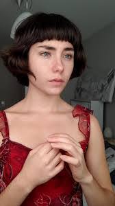 Elsa Moreno's Instagram, Twitter & Facebook