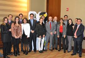 El sistema de gobierno corresponde a una democracia representativa, con separación de poderes el presidente de la república es jefe de estado y al mismo tiempo jefe de gobierno; Empresas Lideres De Colombia Trabajaran Por El Buen Gobierno Corporativo Confecamaras