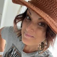 Jennifer Gosa's Instagram, Twitter & Facebook