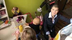 Zusammen mit ihrem sohn can wohnt die inhaberin einer werbeagentur auf 175 quadratmetern, ihr ankleidezimmer ist vollgestopft mit. Plotzlich Arm Im Tv Melanie Muller Landet Bei Mormonen Promiflash De