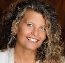 Eve Hogan's Instagram, Twitter & Facebook