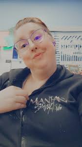 🎥 “Share a behind-the-scenes moment from an SKZ photoshoot or variety show  that inspired you!”