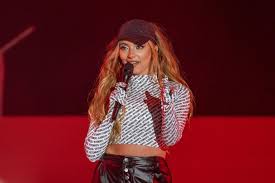 Composition secret love song is a slow, pop ballad. Little Mix S Jade Thirlwall Breaks Down In Tears On Stage During Secret Love Song Performance