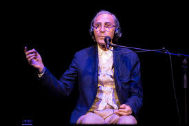 Franco battiato è morto nella sua sicilia, da tempo aveva una malattia che lo ha tenuto in casa, ma su quali fossero le sue reali condizioni di salute c'è sempre stato riserbo. Franco Battiato Compie 76 Anni Gli Auguri Al Maestro Della Canzone E Le Condizioni Di Salute Il Riformista
