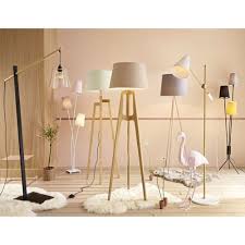 Vous n'avez plus qu'à choisir le service qui correspond le mieux à votre projet déco ! Lampadaire Trepied En Chene Et Abat Jour Gris H150 Molly Maisons Du Monde
