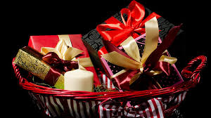 25 holiday gift basket ideas for