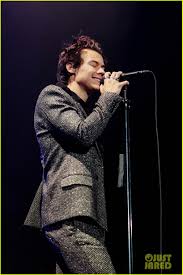 Harry styles love on tour world tour was originally set for 2020 but most dates were rescheduled to 2021 due to unforeseen circumstances. Harry Styles Hits The Stage In Paris For His European Tour Photo 4050312 Harry Styles Pictures Just Jared