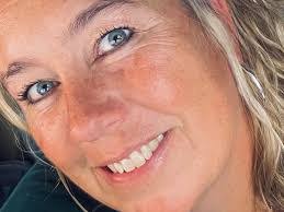 Carrie Light's Instagram, Twitter & Facebook