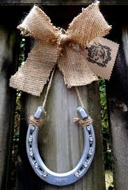 Metallic Lucky Rhinestone Horseshoe Wall Decor In By Bluebirdslane Ideias Ferradura Trabalhos Manuais