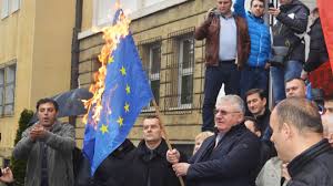 Türkische fahne in allen gängigen fahnengrößen und wunschgrößen. Verbot Von Flaggenverbrennen Gesetz Gegen Symbole Taz De