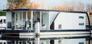 Einen ausflug wert ist beispielsweise das direkt hinter der küste liegende veurne mit seinen reizvollen historischen gebäuden aus dem 17. Luxus Hausboot In Belgien Am Meer Ferienhaus Im Wasser Nordsee