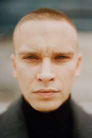 Who makes these pictures? Does anyone know?