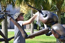 Giant ant is a creative studio in vancouver that specializes in animation and motion graphics. Giant Ant Sculptures Polished For Extended Stay News College Of The Arts University Of Florida