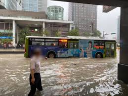 „great emperor flooding. 水淹大帝么… under foot jin guang (golden light) treads, ning fan has departed from this abandoned star, passed by this place cultivator, by this escaping light one startled. åœ– åŒ—å¸‚ä¿¡ç¾©å€å¤§æ·¹æ°´ å¤§é›·é›¨ çŒ å…¥é›™åŒ—å¸‚é©šè¦‹å¤šæ¢ æ»¾æ»¾é»ƒæ²³ ç«„æµ ä»Šå'¨åˆŠ