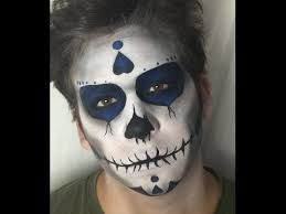 Ce pochoir pour le maquillage artistique est facile à utiliser. Comment Faire Un Superbe Maquillage Deguisement De Tete De Mort Pour Halloween Valentine Na Maquillage Halloween Maquillage Mexicain Maquillage Mexicain Homme