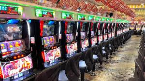 ガラガラのパチンコ屋が潰れない理由｜アコムの太客