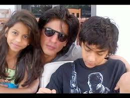 Shahrukh khan height in cm 173 cm shahrukh khan height in meters 1.73 m shahrukh khan height in feet inches 5 feet 8 inc. Shahrukh Khan With Family Shahrukh Khan Son Shahrukh Khan House Srk Movie Youtube